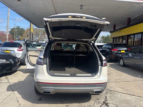 Used 2019 Lincoln Nautilus Select image 16