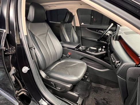 Used 2023 Lincoln Nautilus Reserve w/ Luxury Package image 4