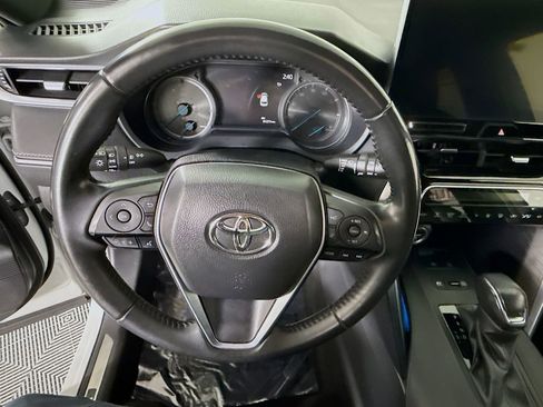 Certified 2023 Toyota Venza Nightshade image 20