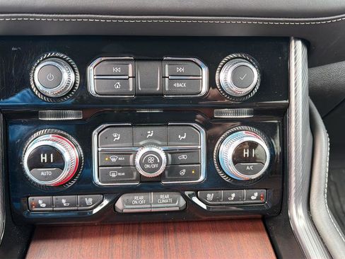 Used 2023 GMC Yukon XL Denali Ultimate image 32