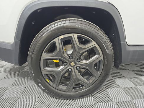 Used 2025 Rivian R1T Premium AWD/4WD image 11