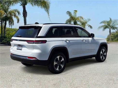Certified 2023 Jeep Grand Cherokee 4WD 4xe w/ Luxury Tech Group II image 4