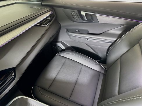 Used 2025 Buick Enclave Preferred image 22