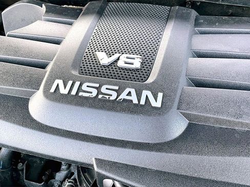 Used 2018 Nissan Titan SV image 31