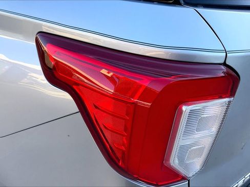 Used 2020 Ford Explorer Limited RWD image 28