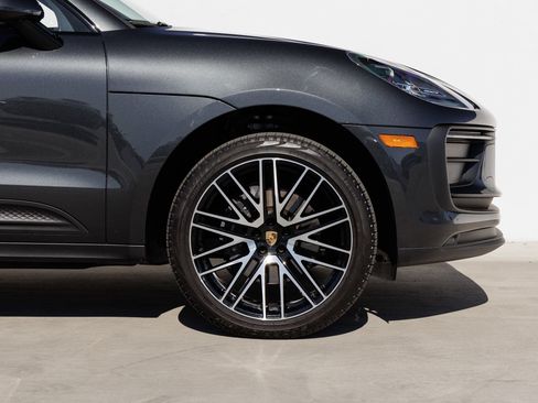 Certified 2026 Porsche Macan AWD/4WD image 11