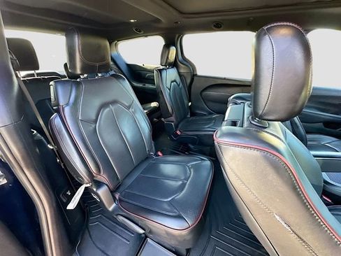 Used 2020 Chrysler Pacifica Limited image 30