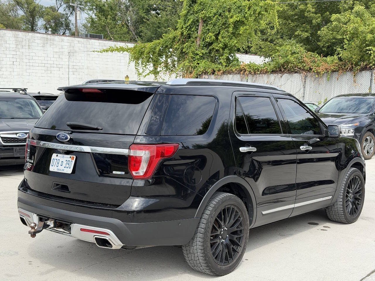 Used 2017 Ford Explorer Platinum AWD/4WD image 5