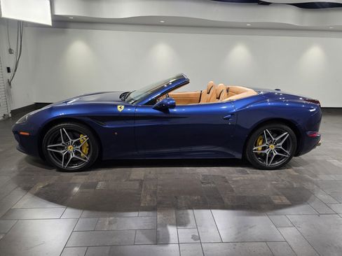 Used 2016 Ferrari California T image 3