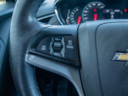 Used 2019 Chevrolet Trax LT w/ LT Convenience Package FWD image 22