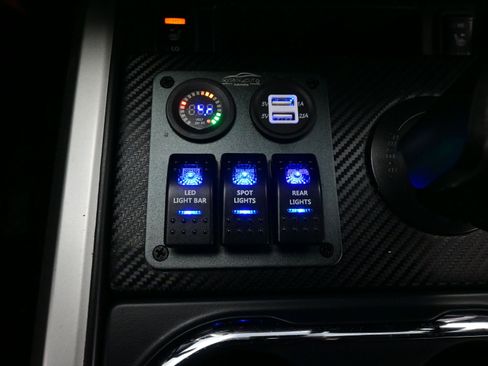 Used 2016 Nissan Titan SL image 22