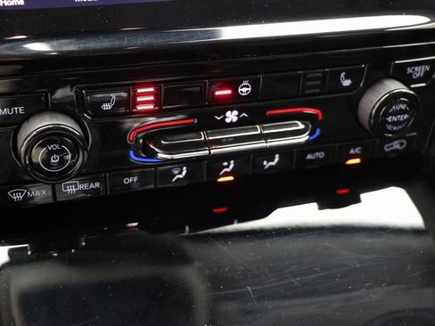 Used 2023 Jeep Grand Cherokee Limited image 19