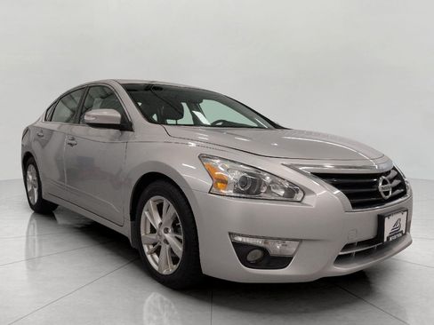 Used 2014 Nissan Altima 2.5 SL w/ Technology Package FWD image 1