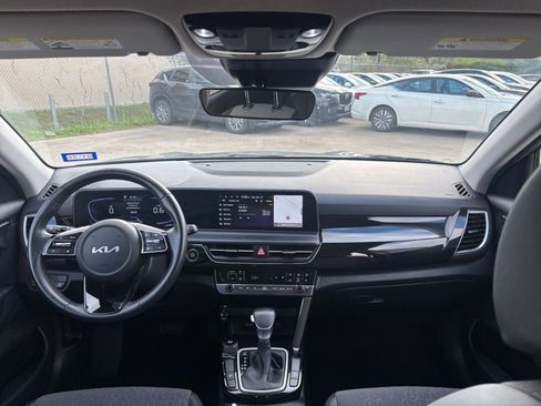 Used 2025 Kia Seltos S image 32