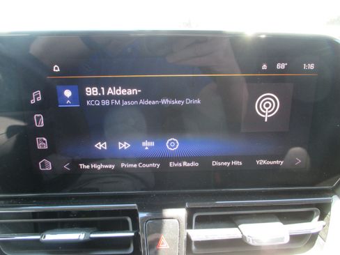 Used 2024 Chevrolet TrailBlazer LT w/ LT Cold Weather Package FWD image 15