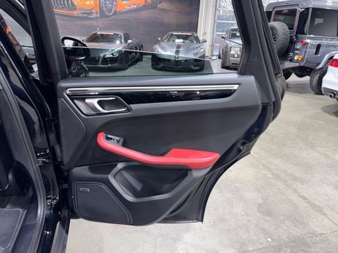 Used 2021 Porsche Macan image 60