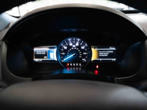 Used 2017 Ford Explorer XLT w/ Equipment Group 202A image 16