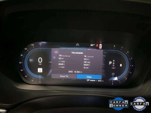 Used 2025 Volvo XC60 B5 Plus image 10