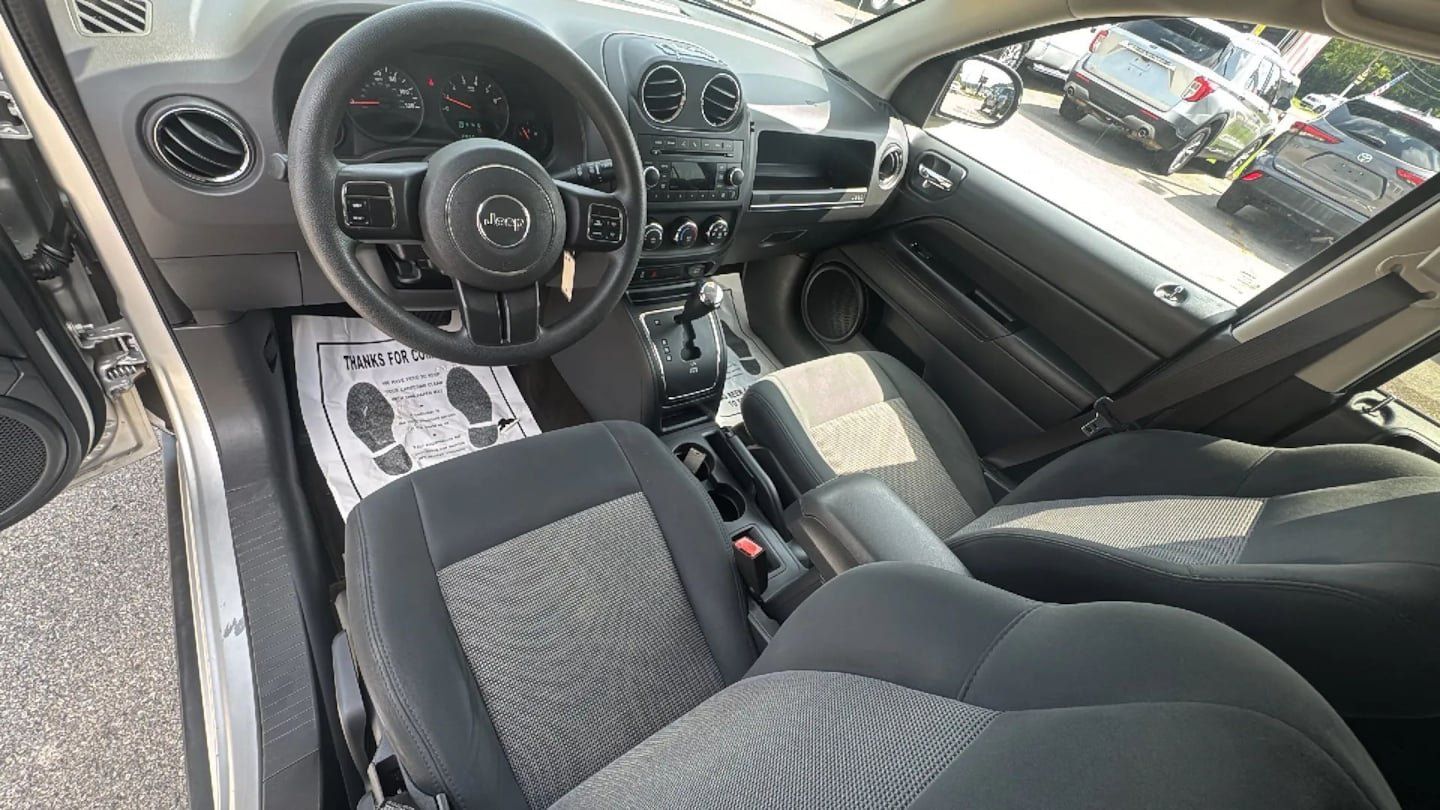 Used 2013 Jeep Compass Sport FWD image 11