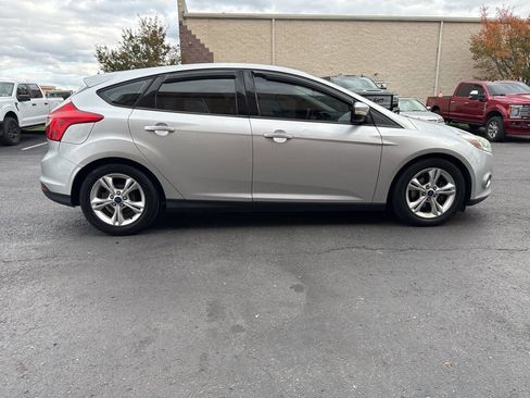 Used 2014 Ford Focus SE w/ SE Winter Package image 10