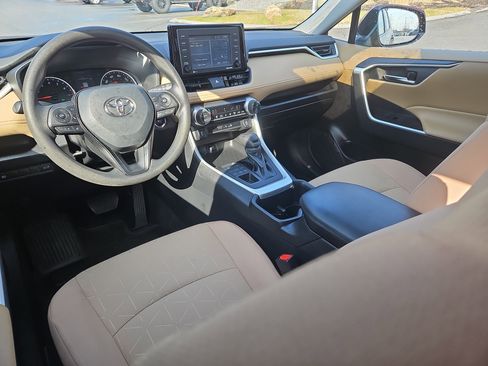 Used 2022 Toyota RAV4 XLE w/ Convenience Package image 3