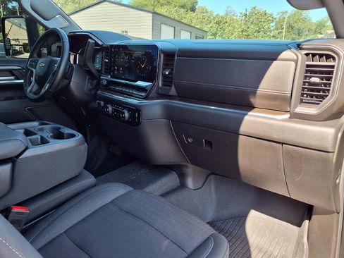Used 2024 Chevrolet Silverado 2500 LT AWD/4WD image 11