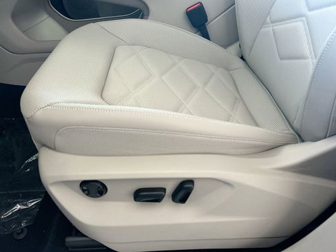 New 2026 Volkswagen Atlas SE image 12