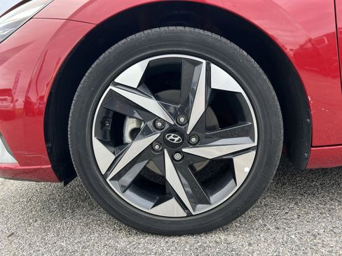 Used 2023 Hyundai Elantra Limited image 11