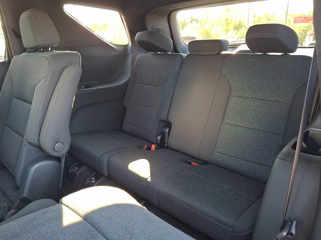 Used 2025 Chevrolet Traverse LT FWD image 11