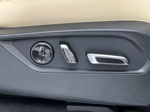 Used 2023 Acura MDX SH-AWD image 11