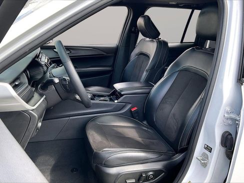 Certified 2023 Jeep Grand Cherokee Altitude image 22