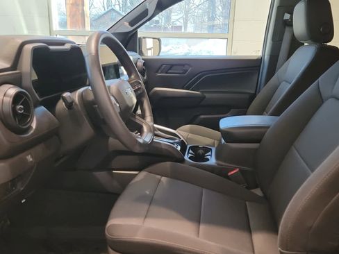 Used 2023 Chevrolet Colorado Trail Boss w/ Technology Package image 13