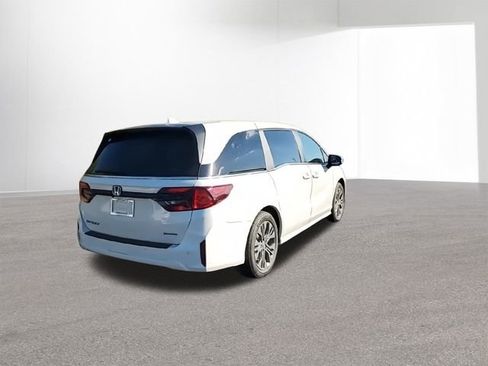 New 2026 Honda Odyssey Touring image 9