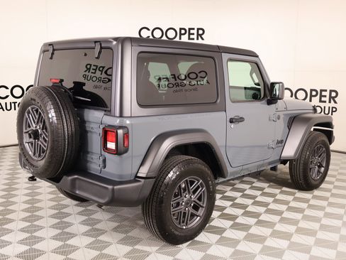 Used 2025 Jeep Wrangler Sport AWD/4WD image 19