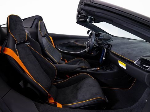 Used 2025 McLaren Artura Spider RWD image 20