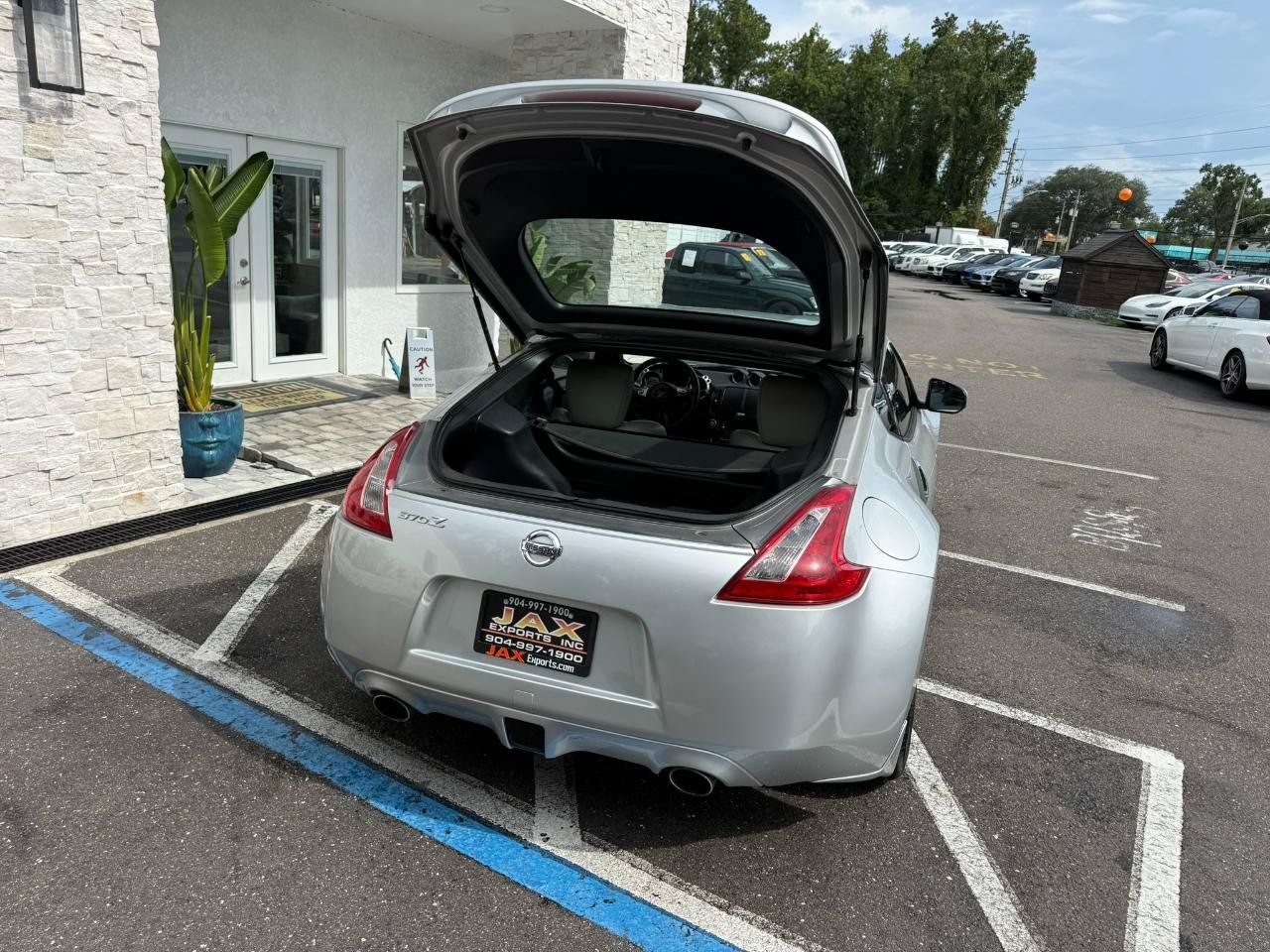 Used 2009 Nissan 370Z Touring w/ Aerodynamics Pkg RWD image 17