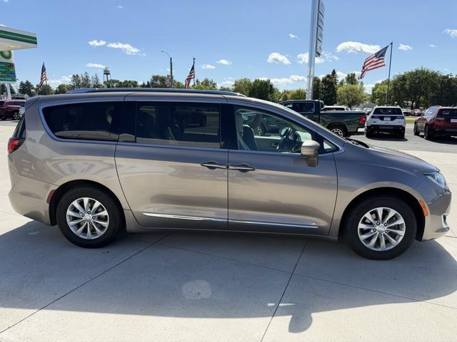 Used 2018 Chrysler Pacifica Touring-L Plus FWD image 8