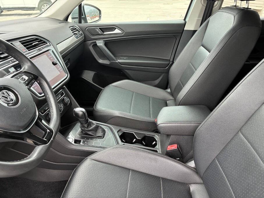 Used 2020 Volkswagen Tiguan SE w/ Panoramic Sunroof Package FWD image 25