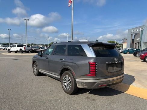 Used 2026 Hyundai Palisade SEL FWD image 3