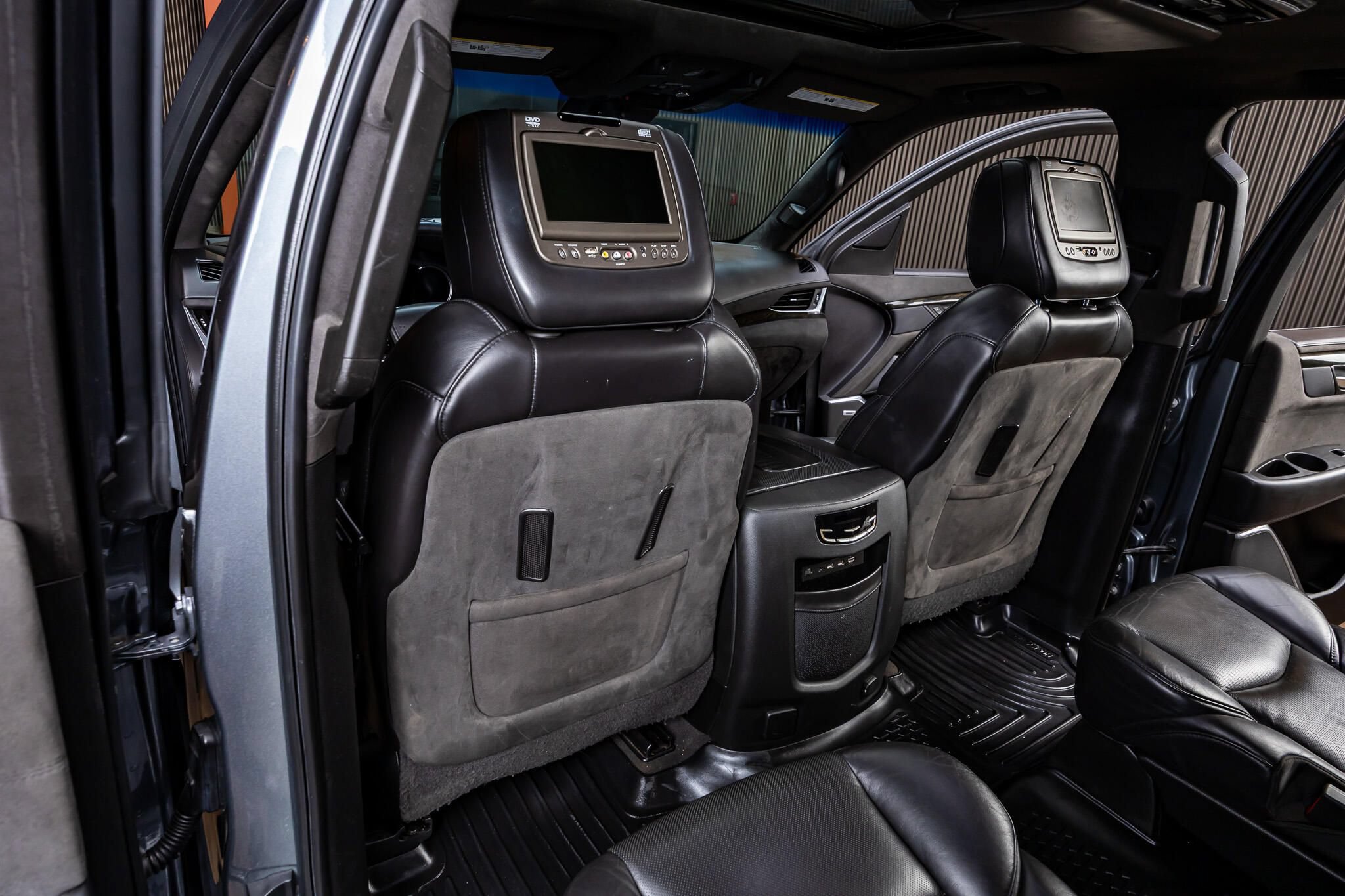 Used 2019 Cadillac Escalade Platinum AWD/4WD image 32