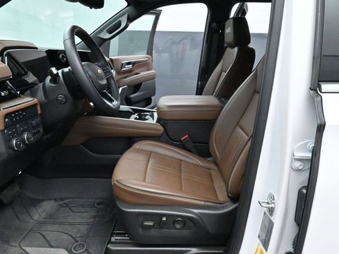 Used 2025 Chevrolet Tahoe High Country w/ Sun And Tow Package image 15