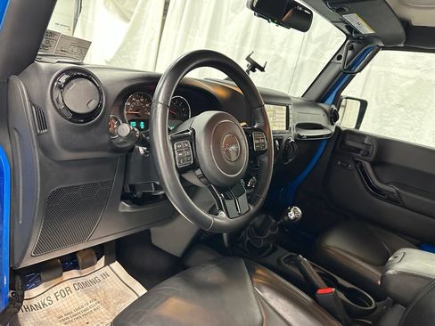 Used 2015 Jeep Wrangler Unlimited Sahara AWD/4WD image 15