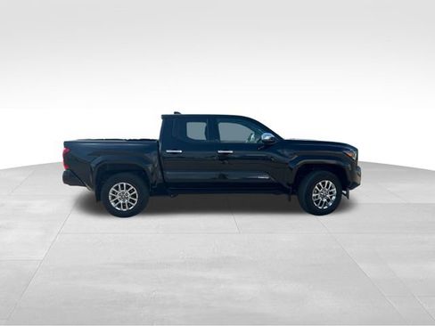 Used 2025 Toyota Tacoma Limited AWD/4WD image 12