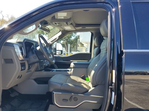 Used 2025 Ford F350 Platinum w/ Platinum Plus Package image 20