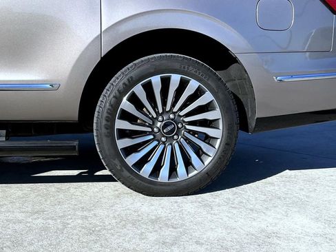 Used 2019 Lincoln Navigator L Reserve image 25
