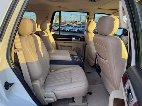 Used 2005 Lincoln Navigator 2WD image 11