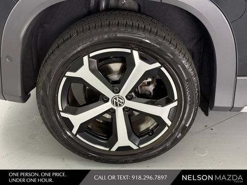 Used 2025 Volkswagen Tiguan SE AWD/4WD image 11