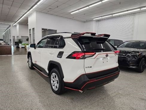 Used 2022 Toyota RAV4 XLE w/ Convenience Package image 6