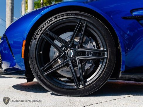 Used 2025 Aston Martin V8 Vantage Coupe image 33