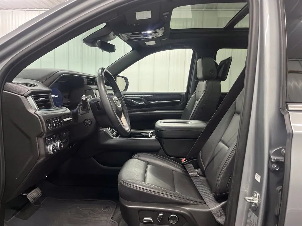 Used 2024 GMC Yukon XL Denali w/ Advanced Technology Package AWD/4WD image 22